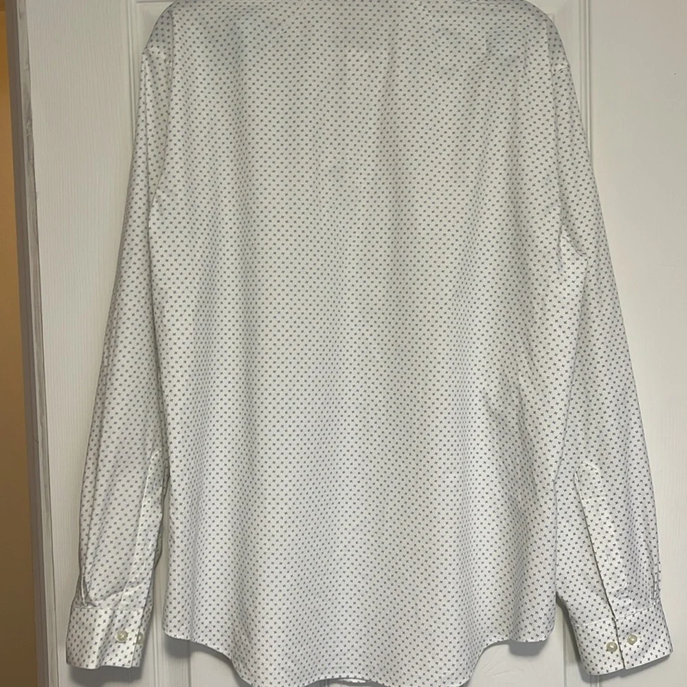 Men’s Van Heusen dress shirt - Picture 4 of 6
